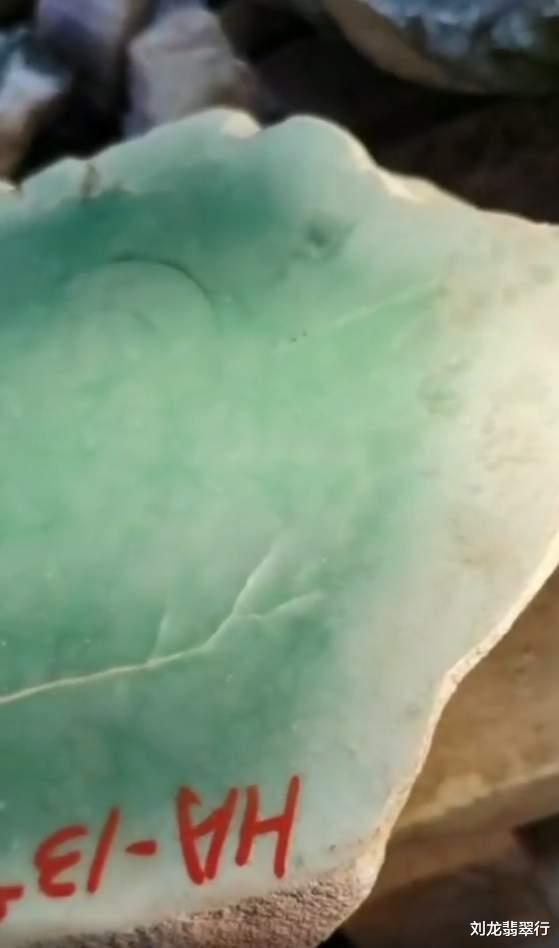 翡翠|翡翠原石雾层的分类及其特性
