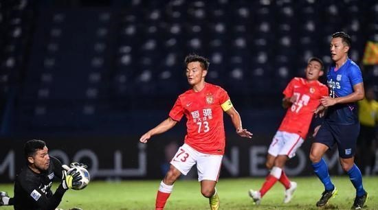 憨爸爸育儿|嵩山队战恒大锻炼新人，3名U23+单外援，韦世豪与两归化搭档锋线