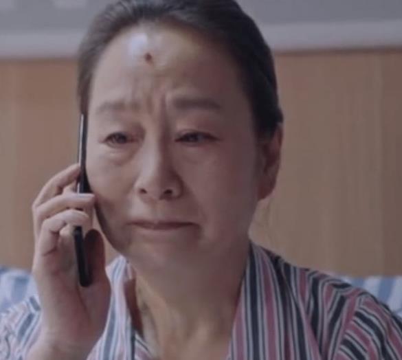 小雨星座爱情故事 《突围》程瑞阳感性智慧并存，3个电话看透结局，直接送儿子自首