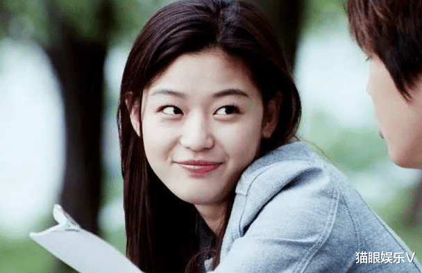 全智贤|全智贤最新广告大片曝光，40岁皮肤紧致嫩出水，生二胎后仍有腹肌