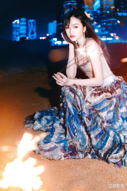 张译|34届金鸡红毯，张译紧张到搓衣角，青年演员蹲下为陈道明“让镜”