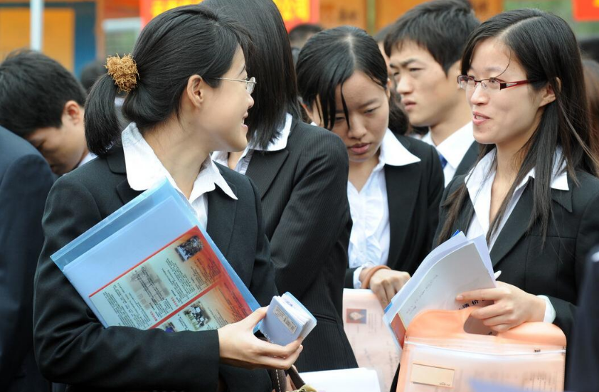 文职|军队文职2月起开始招人，工资9000起，专科生也能报考