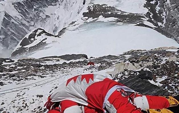 优美生态保卫者 珠穆朗玛峰著名的一具遗体，已经冰冻达20多年，为何没人掩埋？