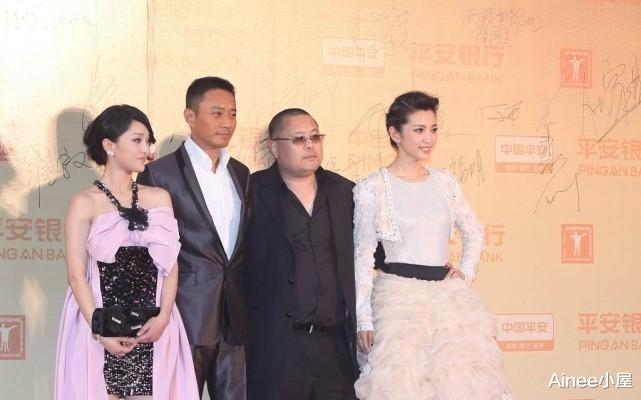 粉色|周迅扮起嫩来没得比，亮片裙拼接粉色蝴蝶结，清纯感仍似小姑娘