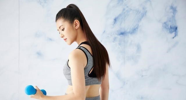 女子与情人在车内幽会,遭到丈夫的全程监听,惨剧的发生该怪谁?