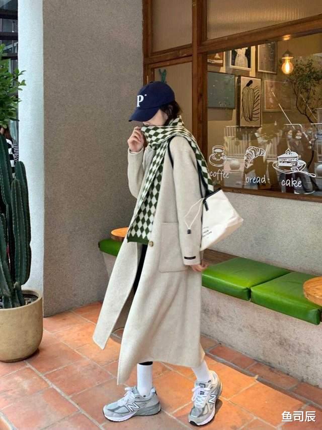 鱼司辰 降温后,如何穿才保暖又时髦?看完这几个技巧,照着穿也很有气质