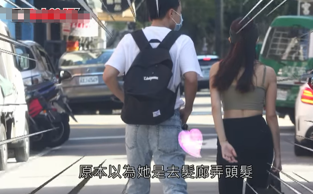 凯莉|荧幕cp成真！27岁女星与大10岁男友车内亲吻，靠肩依偎同回住宅