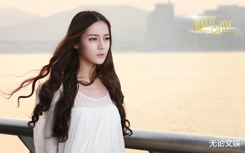 万茜|迪丽热巴摆拍不当，忽略自身无袖裙，露出腋毛让人看吐