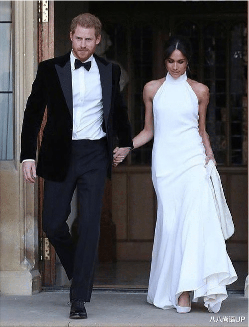 八八尚语UP|梅根二胎后首现身，全白服装脚踩高跟鞋，脱离王室还过着王妃生活