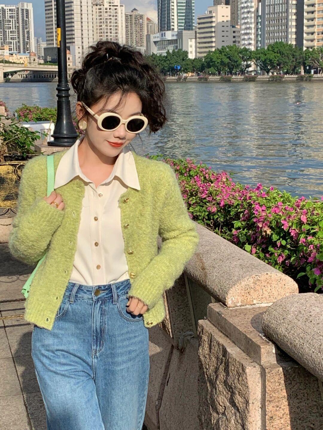 何有强 过了40岁的中年女人,初秋选择几款针织开衫,优雅知性又显年轻