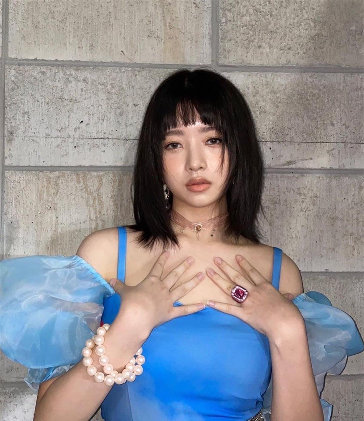 金智妮|借光？IVE Rei翻唱BLACKPINK Jennie的歌曲，被网友批评！