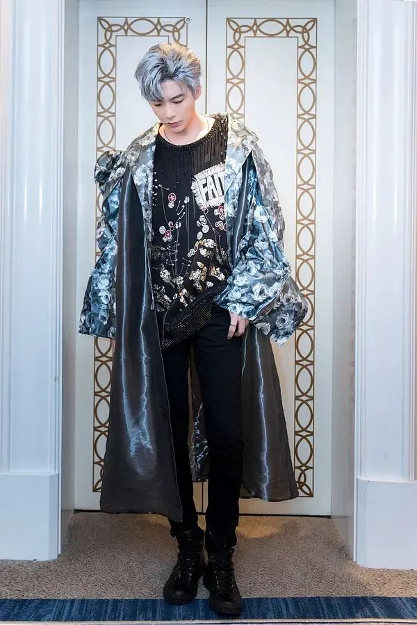 刘宇宁|被前任打,沦落街头卖唱,现与赵露思搭戏:189cm的刘宇宁不简单