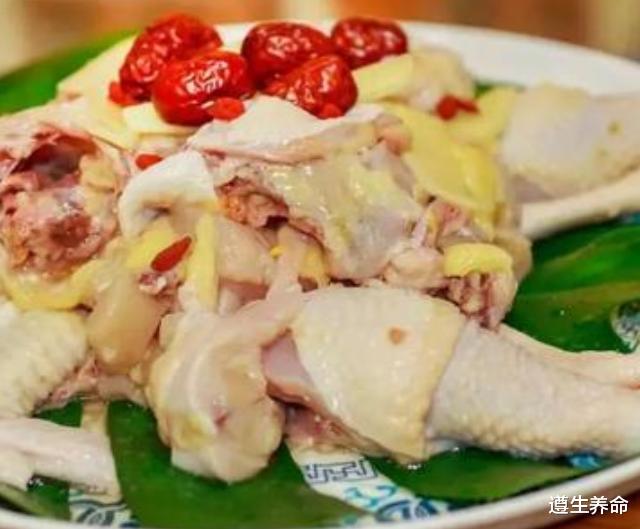 鸡肉含有大量激素，有害还会致癌吗？医生：2种肉建议要少吃