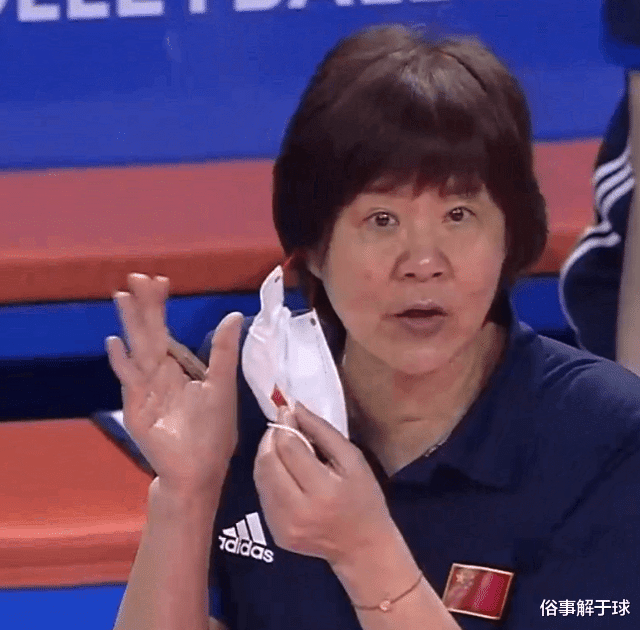 张常宁|爆冷取胜！郎平激动摘掉口罩喊话，张常宁大爆发，巴西主帅又懵了