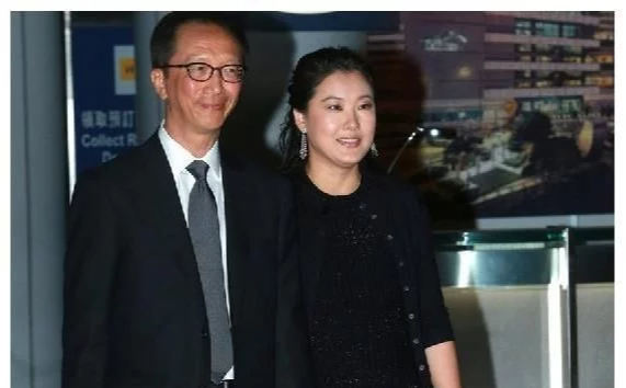 梁锦松|传伏明霞与梁锦松已经离婚，两人不同方式作出回应，网友：太遗憾