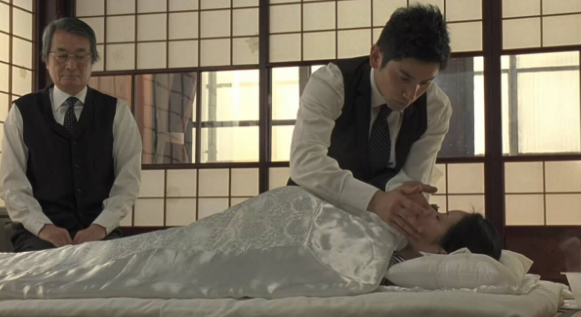 入殓师|终日和遗体打交道的女入殓师，亲戚也不看好，她们最后嫁给了谁？