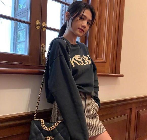 周秀娜|众星解约她“捡漏”，新H&M代言人，如何向600万粉丝和国人交代？