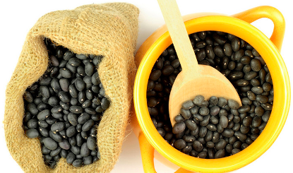 天天听健康|黑豆是骨质疏松的“发物”？医生：常吃3种食物，或是自毁骨头