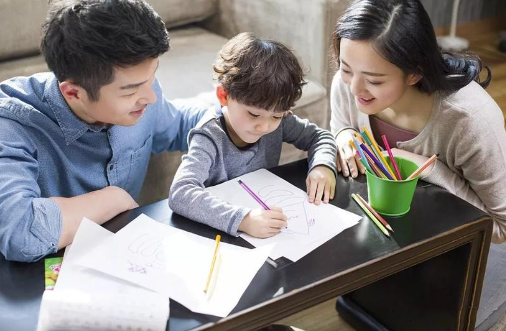 四处看看新鲜事 管得越多孩子越废?忽略这些原因,很难培养出勤快独立的下一代?