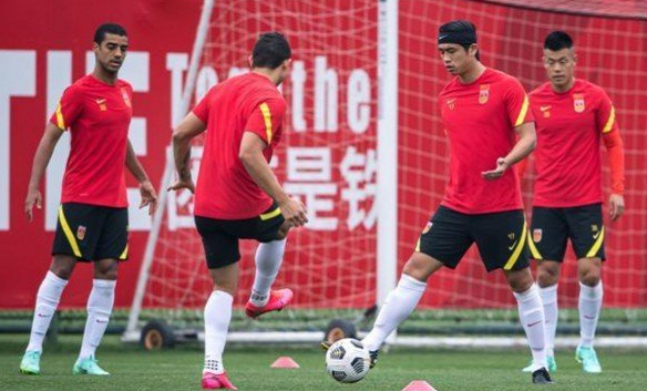 国足|国足利好！竞争对手1-4惨败，7战仅10分，排名小组第二垫底