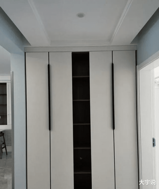 |家里地面是浅灰色的，门和家具颜色必须一致吗？有什么建议吗？