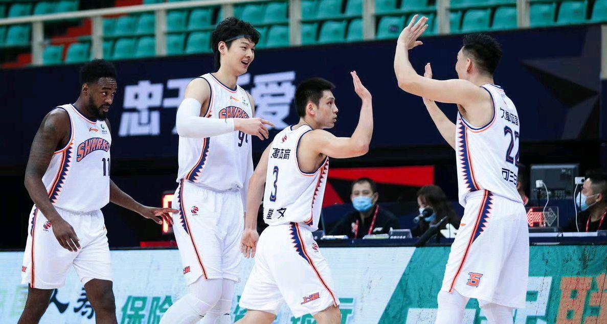 上海男篮|3分4助！四川潜能后卫成上海鸡肋，优缺点太明显，李春江交易赔本