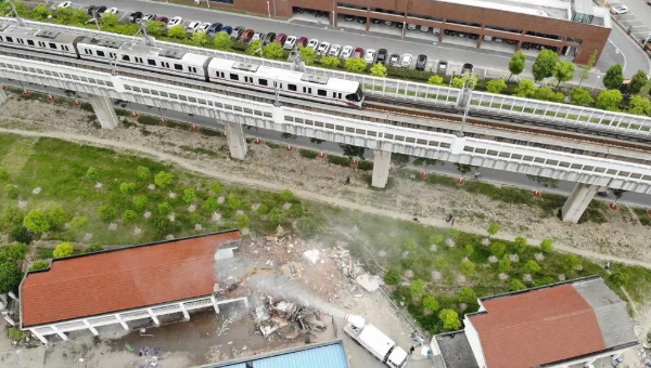 清影乱华裳 江苏一户主“偷鸡不成蚀把米”！张口索赔千万，但开发商软硬不吃