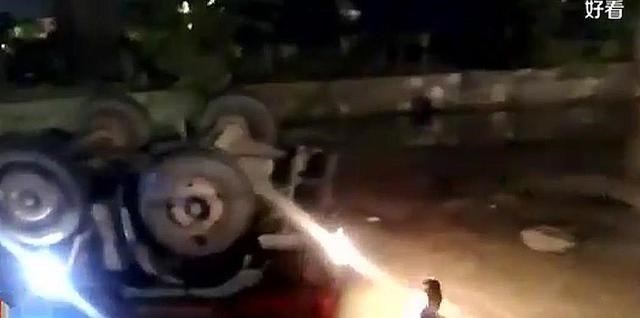 颜小厨 浙江发生一起事件，位置在杭州，危急时刻辅警潜水救人