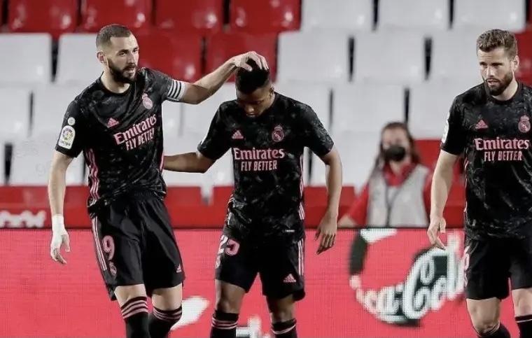 皇家马德里|7-0！皇马创6年不败神迹，决战马竞苦主，遇魔鬼主场，齐达内剑指冠军