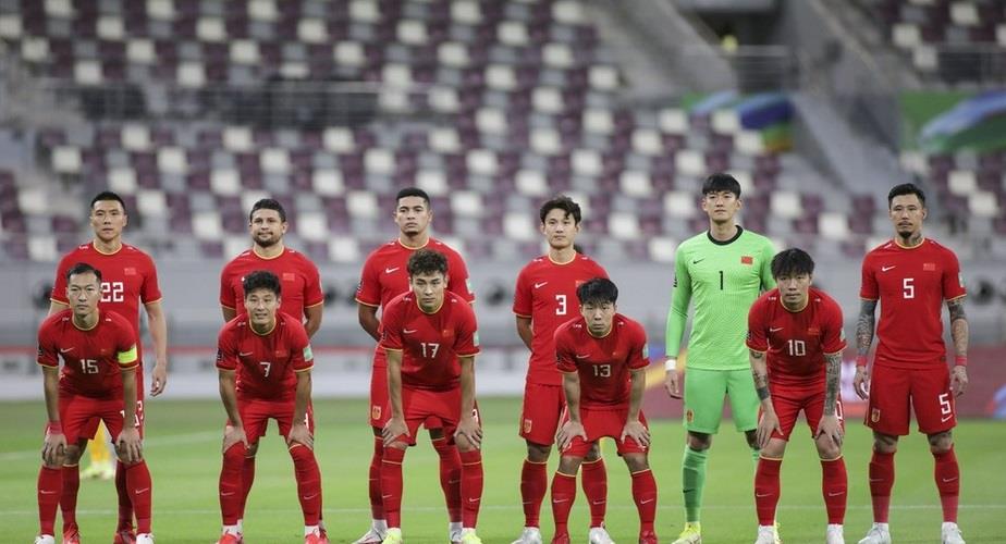 胚小芽儿|李铁遭炮轰，喷子战术大师涌现：李铁只会吹头发，战术都不会用