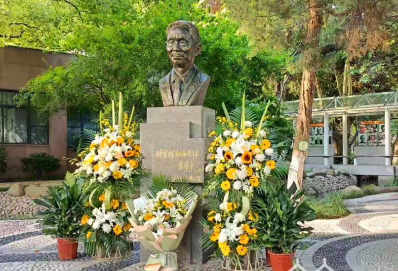 娱乐星闻精选 袁隆平收养袁花花现场照片曝光？揭秘杭州四色超级水稻绘院士画像