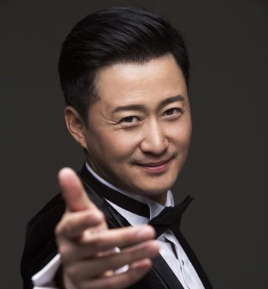 盘点娱乐圈大器晚成的明星,他们红得发紫的影帝,视帝!