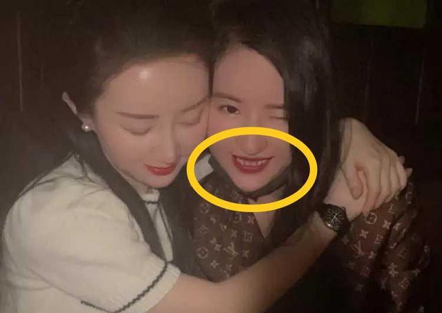 梅高兴谈娱乐 刘亦菲舒畅同框，因“牙龈出戏”被网友调侃：一看就知道是刘亦菲