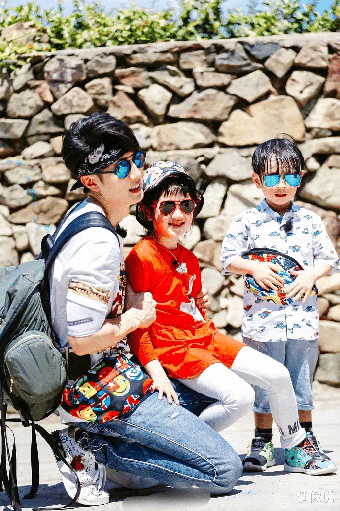 江疏影|吴尊晒《爸爸去哪儿5》汶莱聚会照!NeiNei给小泡芙补习,嗯哼缺席了