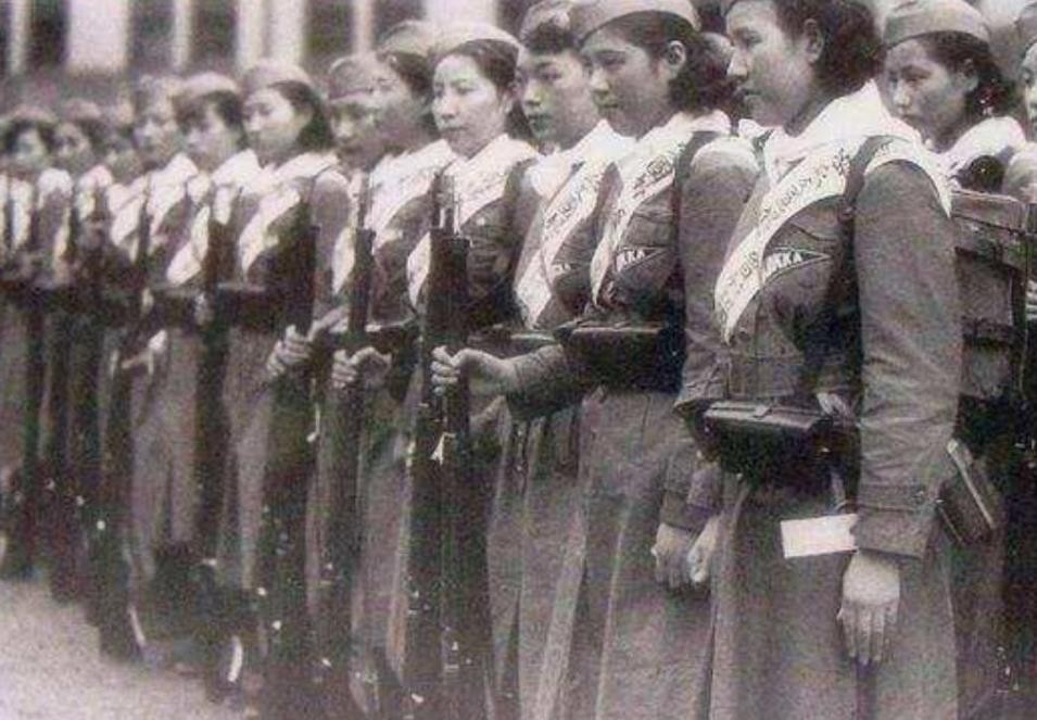 日军|二战时期，最残忍的不止日本士兵，那些日本女人不比他们“差”