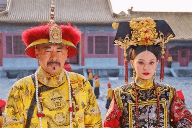 巩俐|巩俐赵又廷吻戏惹争议，差18岁被嘲像母子，恋爱戏非同龄人不可？