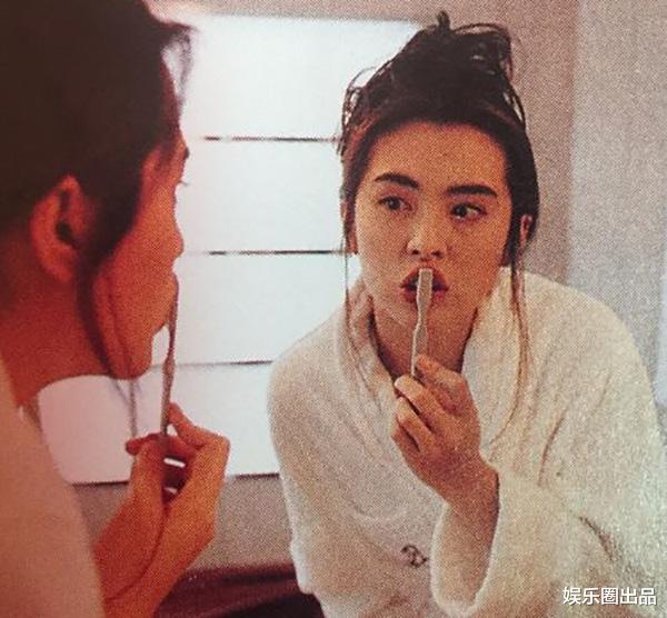 张杰|王祖贤刷牙的照片火了，浏览量超过500万，网友：“赏心悦目”