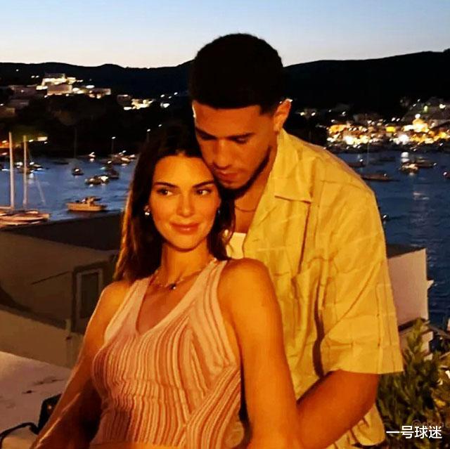 西蒙斯|再見詹娜！恭喜西蒙斯，正式求婚成功，她是美女主持人，身材一流