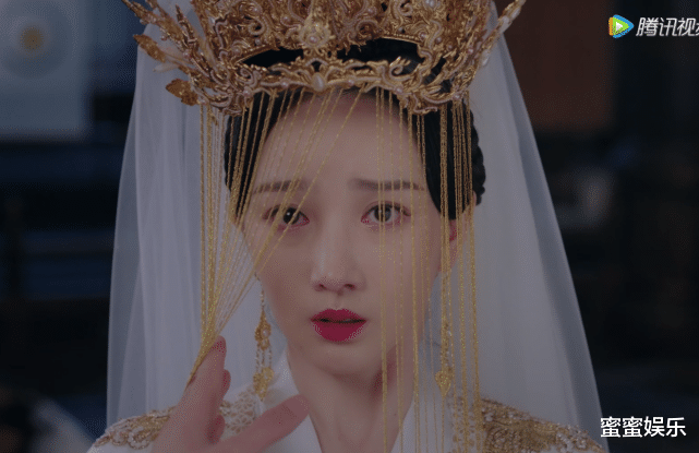 长津湖|差距大！同样身穿紫纱裙揭开面纱，陈小纭和唐嫣的演技大不同