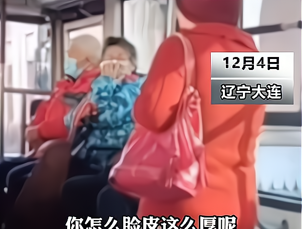 大连一女子很豪横，坐公交不戴口罩，面对劝阻竟扬言：口罩有毒