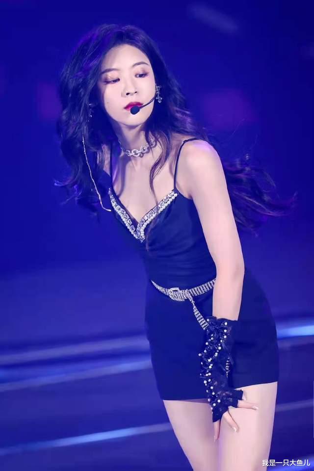 吴谨言|孙芮李斯丹妮互殴，孙芮被打出满脸血丝，三线艺人都这么拼吗？