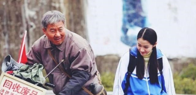 轻语妈妈|老汉吃苦打工16年，将弃婴供成博士，生父母却赶来认亲结果如何？