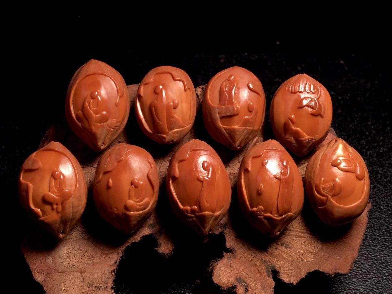 钱币|橄榄核雕刻无面佛有什么寓意？戴无面佛核雕手串好不好？