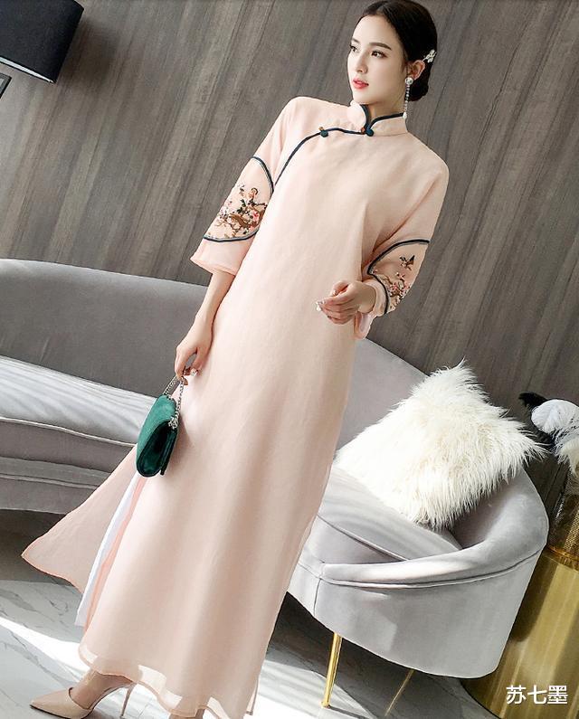 贾玲|贾玲也跟风《司藤》，200斤胖子穿旗袍，网友：就服这自信劲！