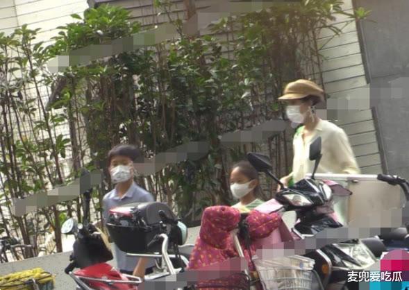 孙俪|孙俪接儿女放学?哥哥皮肤黝黑显高冷,一年学费高达28万