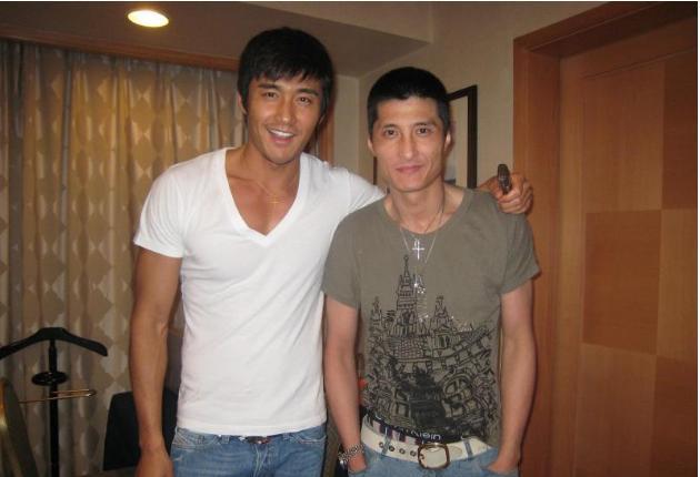 赵薇|42岁赵薇的亲哥哥曝光，难怪妹妹事业如此成功，网友：不得不服