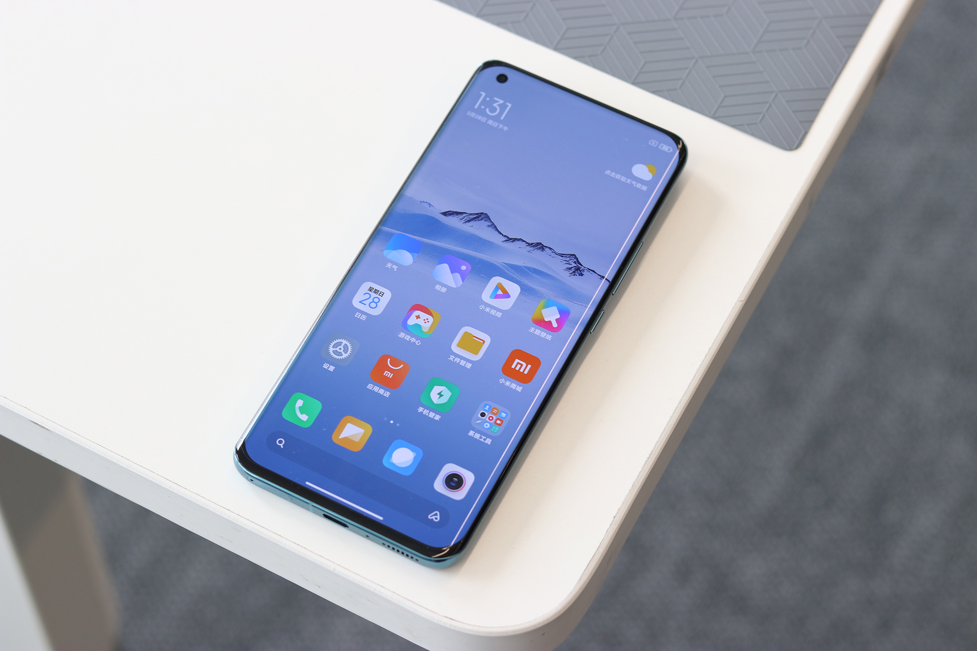 小米科技|从5299降至3899，高端旗舰遭遇跳水，其屏幕、相机、续航皆是亮点