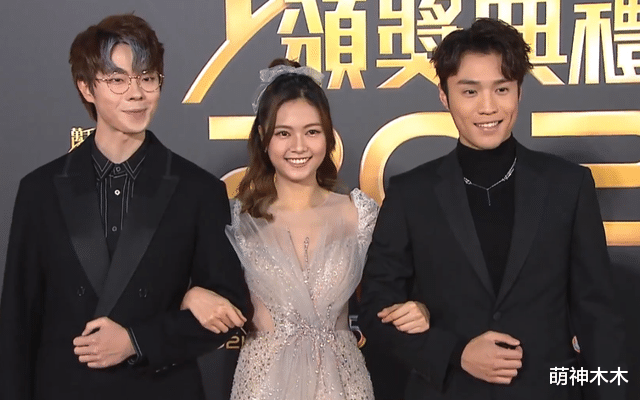 肖战|TVB颁奖礼红毯来了，陈自瑶公主裙大秀美背，钟嘉欣银色西装失策