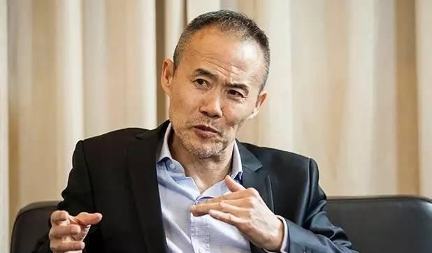 王石|70岁王石每月领百万退休金，娶小30岁妻子生了娃，地产已是过往