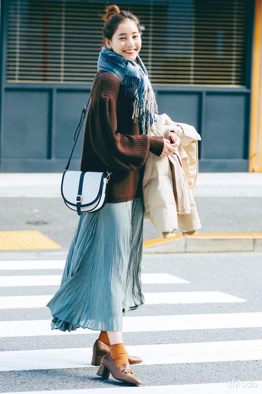 itMode 大毛衣+半裙，才是2021秋冬最气质时髦的打开方式！